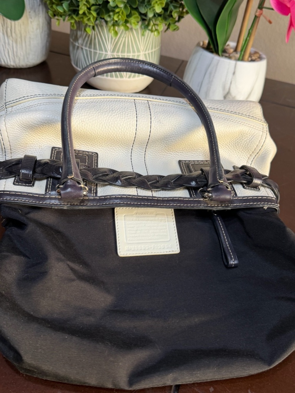 Coach Hampton braided satchel in white and black pebble leather - Picture 9 of 16